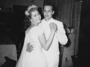 Frank & GA Kiss Wedding